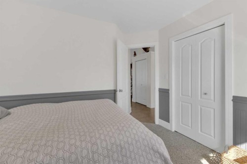 120 Devilder Avenue, Trochu, AB - Indoor Photo Showing Bedroom