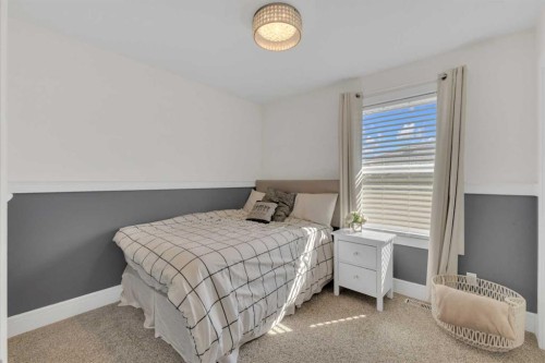 120 Devilder Avenue, Trochu, AB - Indoor Photo Showing Bedroom