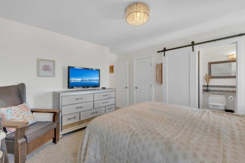 120 Devilder Avenue, Trochu, AB - Indoor Photo Showing Bedroom