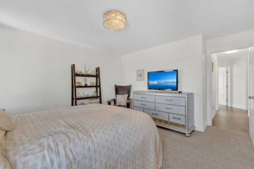 120 Devilder Avenue, Trochu, AB - Indoor Photo Showing Bedroom