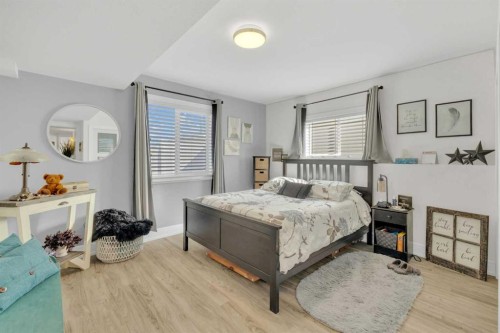 120 Devilder Avenue, Trochu, AB - Indoor Photo Showing Bedroom