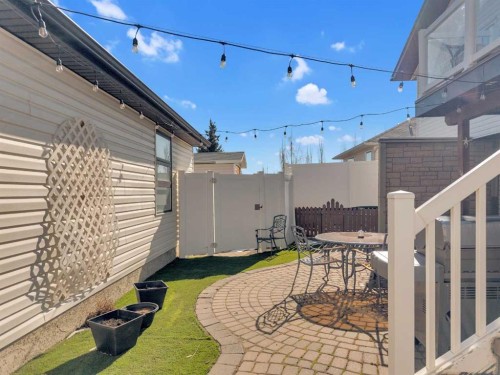 120 Devilder Avenue, Trochu, AB - Outdoor With Deck Patio Veranda With Exterior