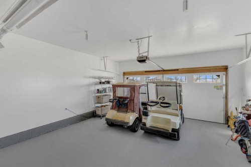 120 Devilder Avenue, Trochu, AB - Indoor Photo Showing Garage