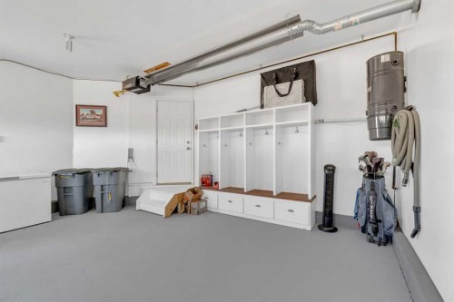 120 Devilder Avenue, Trochu, AB - Indoor