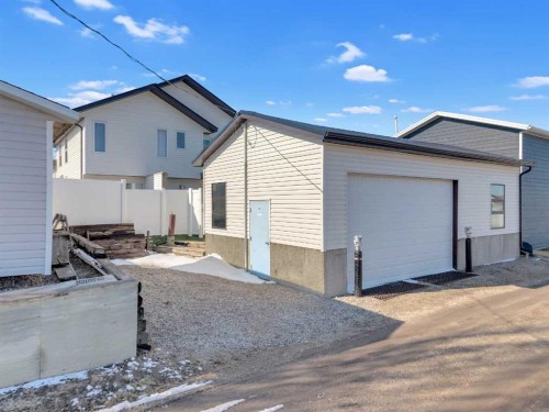 120 Devilder Avenue, Trochu, AB - Outdoor With Exterior