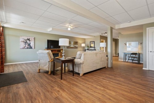 3907 75 Street, Camrose, AB - Indoor