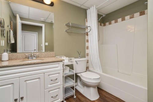 3907 75 Street, Camrose, AB - Indoor Photo Showing Bathroom