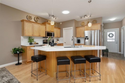 3907 75 Street, Camrose, AB - Indoor Photo Showing Kitchen With Upgraded Kitchen