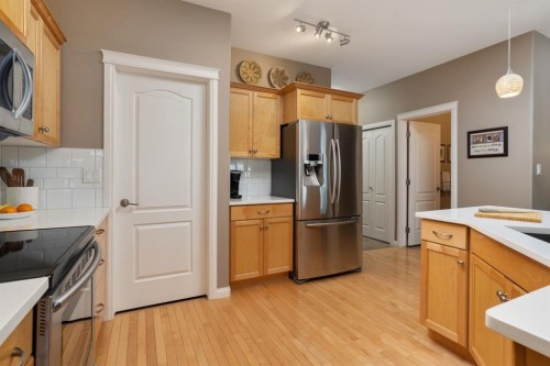 3907 75 Street, Camrose, AB - Indoor Photo Showing Kitchen