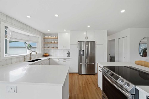 12 Stirling Close, Red Deer, AB - Indoor Photo Showing Kitchen With Stainless Steel Kitchen With Upgraded Kitchen