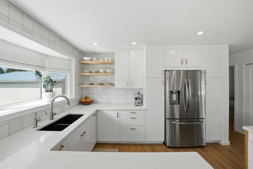 12 Stirling Close, Red Deer, AB - Indoor Photo Showing Kitchen With Stainless Steel Kitchen With Double Sink With Upgraded Kitchen