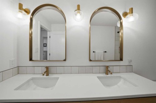 12 Stirling Close, Red Deer, AB - Indoor Photo Showing Bathroom