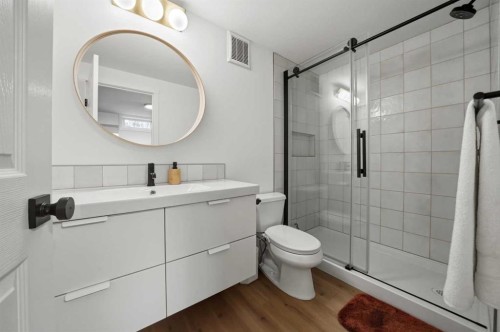 12 Stirling Close, Red Deer, AB - Indoor Photo Showing Bathroom