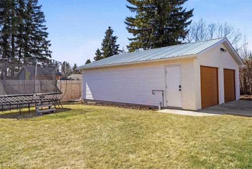 12 Stirling Close, Red Deer, AB - Outdoor