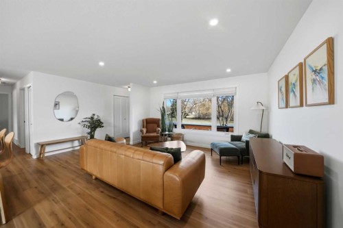 12 Stirling Close, Red Deer, AB - Indoor Photo Showing Living Room