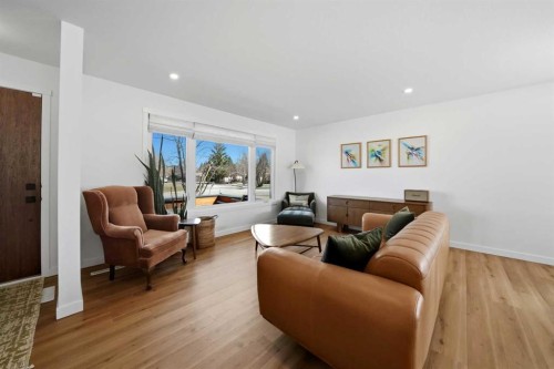 12 Stirling Close, Red Deer, AB - Indoor Photo Showing Living Room