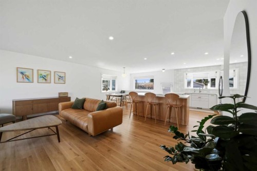 12 Stirling Close, Red Deer, AB - Indoor Photo Showing Living Room