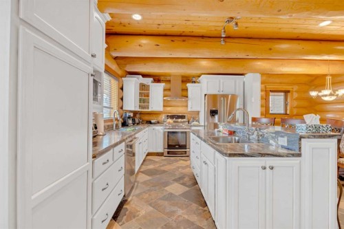 8 Oliver Avenue, Gull Lake, AB - Indoor Photo Showing Kitchen With Upgraded Kitchen