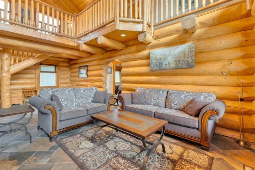 8 Oliver Avenue, Gull Lake, AB - Indoor Photo Showing Living Room