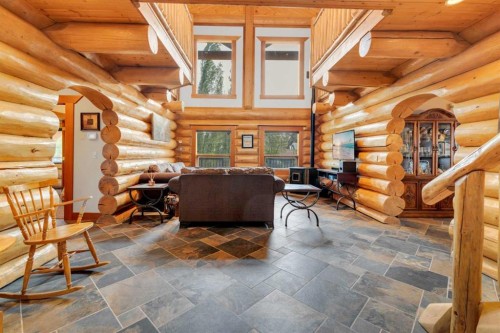 8 Oliver Avenue, Gull Lake, AB - Indoor