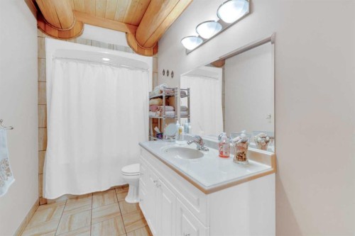 8 Oliver Avenue, Gull Lake, AB - Indoor Photo Showing Bathroom