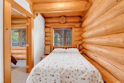 8 Oliver Avenue, Gull Lake, AB - Indoor Photo Showing Bedroom