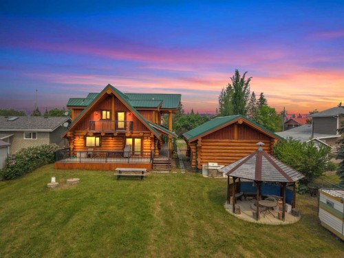 8 Oliver Avenue, Gull Lake, AB - Outdoor With Deck Patio Veranda