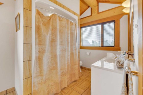 8 Oliver Avenue, Gull Lake, AB - Indoor Photo Showing Bathroom