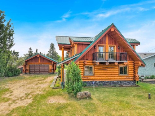 8 Oliver Avenue, Gull Lake, AB - Outdoor With Deck Patio Veranda