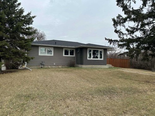 5002 57 Avenue  Ponoka, AB T4J 1G5