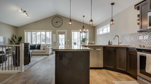 84 Isbister Close, Red Deer, AB - Indoor Photo Showing Kitchen With Stainless Steel Kitchen With Upgraded Kitchen
