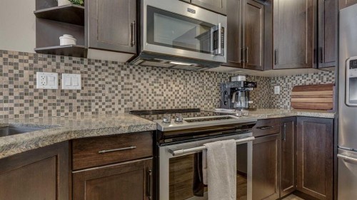 84 Isbister Close, Red Deer, AB - Indoor Photo Showing Kitchen With Stainless Steel Kitchen With Upgraded Kitchen