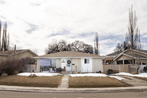 4416 54 Avenue  Innisfail, AB T4G 1K6