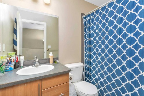 17 Crestview Boulevard, Sylvan Lake, AB - Indoor Photo Showing Bathroom
