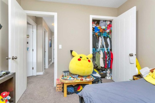 17 Crestview Boulevard, Sylvan Lake, AB - Indoor Photo Showing Bedroom