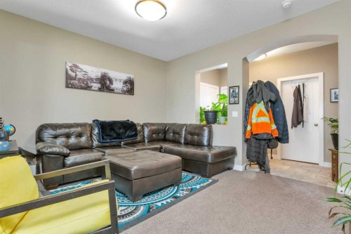 17 Crestview Boulevard, Sylvan Lake, AB - Indoor Photo Showing Living Room