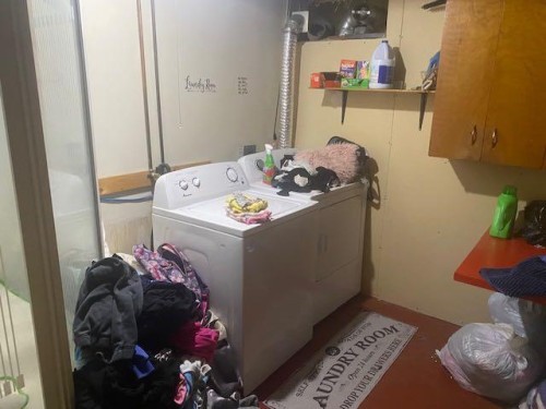 5325 53 Avenue, Bashaw, AB - Indoor Photo Showing Laundry Room