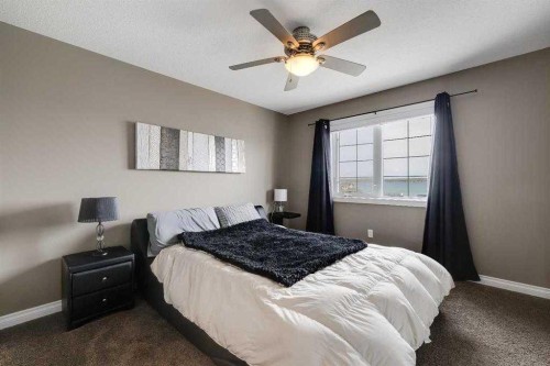 103-5210 Lakeshore Drive, Sylvan Lake, AB - Indoor Photo Showing Bedroom