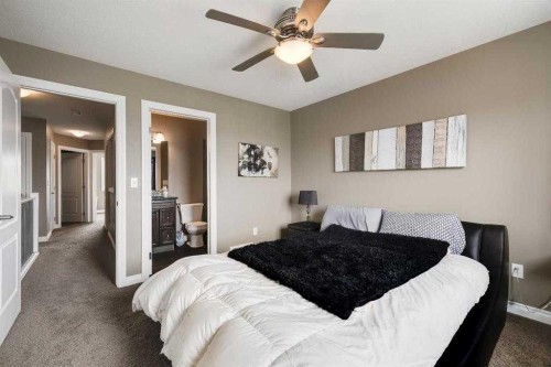 103-5210 Lakeshore Drive, Sylvan Lake, AB - Indoor Photo Showing Bedroom