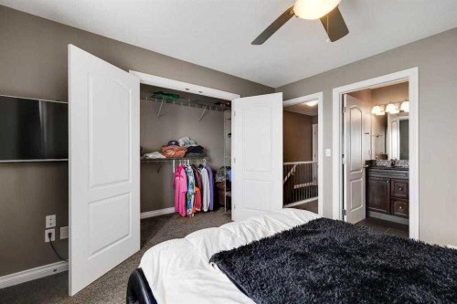 103-5210 Lakeshore Drive, Sylvan Lake, AB - Indoor Photo Showing Bedroom