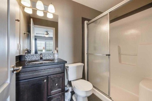 103-5210 Lakeshore Drive, Sylvan Lake, AB - Indoor Photo Showing Bathroom