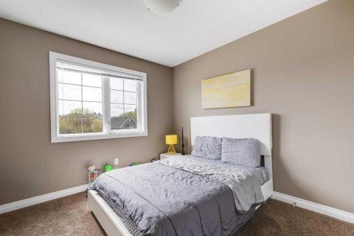 103-5210 Lakeshore Drive, Sylvan Lake, AB - Indoor Photo Showing Bedroom