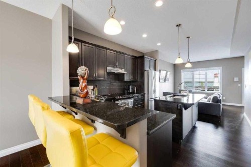103-5210 Lakeshore Drive, Sylvan Lake, AB - Indoor Photo Showing Kitchen With Upgraded Kitchen