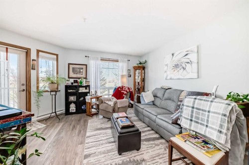 214-60 Jacobs Close, Red Deer, AB - Indoor Photo Showing Living Room