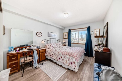 214-60 Jacobs Close, Red Deer, AB - Indoor Photo Showing Bedroom