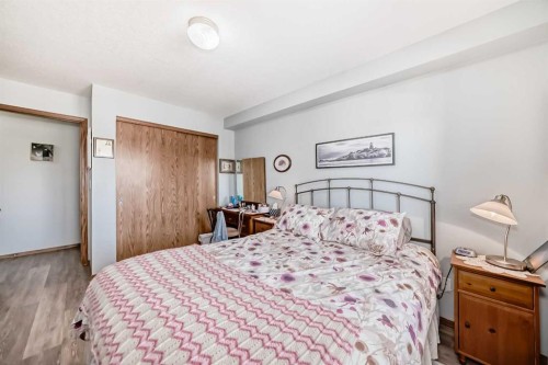 214-60 Jacobs Close, Red Deer, AB - Indoor Photo Showing Bedroom
