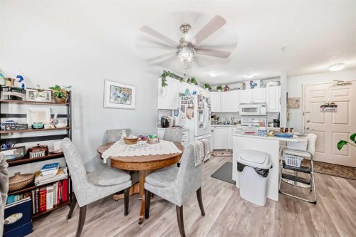 214-60 Jacobs Close, Red Deer, AB - Indoor Photo Showing Dining Room