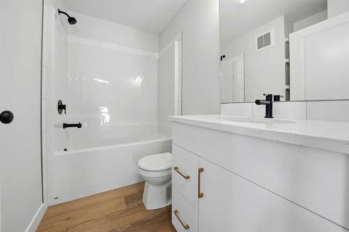 61 Pinnacle Close, Blackfalds, AB - Indoor Photo Showing Bathroom