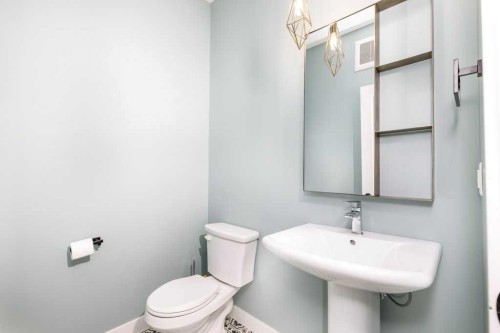 23 Cole Way, Sylvan Lake, AB - Indoor Photo Showing Bathroom