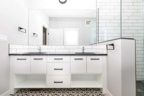 23 Cole Way, Sylvan Lake, AB - Indoor Photo Showing Bathroom